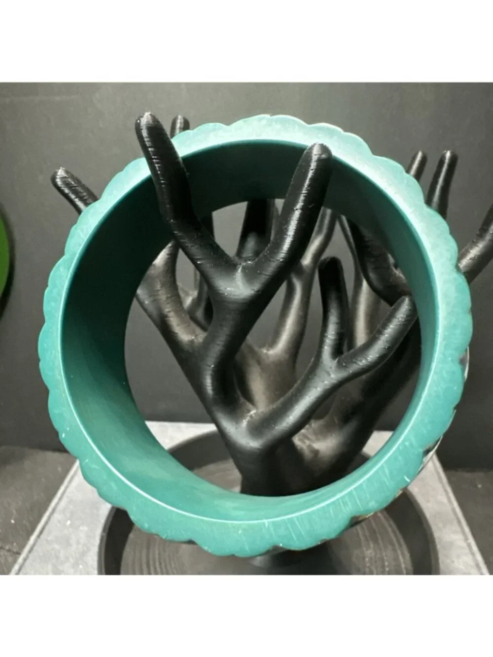Vintage Acrylic MCM Dark Green Carved Leaf Tropical Tribal Bangle Bracelet